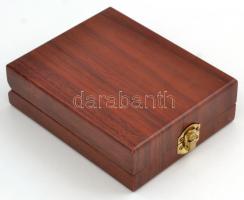 Bornyitó készlet eredeti fa dobozában, jó állapotban, 16×12,5×4,5 cm