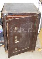 1867-es Wertheim páncélszekrény: 5 pontos zárszerkezettel, külön belső kis rekesszel, 2 garnitúra ku...