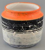 Gorka Lívia (1925-2011): Narancs-fekete kaspó. Festett mázas kerámia, jelzett, apró kopásnyomokkal, m: 13 cm, d:14,5 cm