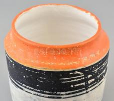 Gorka Lívia (1925-2011): Narancs-fekete kaspó. Festett mázas kerámia, jelzett, apró kopásnyomokkal, ...
