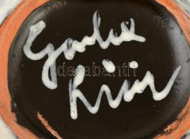 Gorka Lívia (1925-2011): Narancs-fekete kaspó. Festett mázas kerámia, jelzett, apró kopásnyomokkal, ...