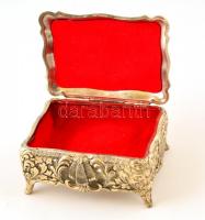 Áttört tetejű ékszertartó dobozka, fém, plüss belsővel, 10×7 cm