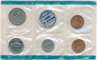 Amerikai Egyesült Államok 1969. 1c-25c (5xklf) + Bureau of the mint zseton forgalm sor lezárt fóliatokban T:1  USA 1971. 1 Cent - 25 Cents (5xdiff) + Bureau of the mint plastic jeton coin set in sealed foil packing C:UNC