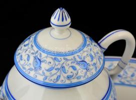 Indamintás porcelán reggeliző készlet, kézzel festett, jelzett, kopásnyomokkal, javított lepattanáss...