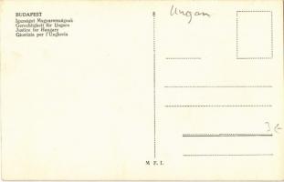 Budapest V. Szabadság tér, Trianon szoborcsoport, Országzászló, irredenta propaganda. "Igazságo...