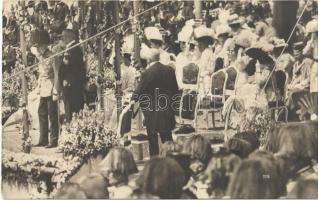 Ferenc József egy ünnepségen / Franz Joseph at a celebration. photo  (EK)