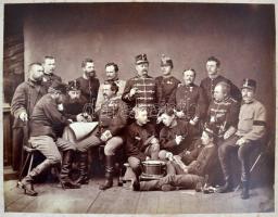 1888 Éder Pál (1849-1916) cs. és kir. főhadnagy és katonatársai csoportkép fotó kartonon 39x32 cm