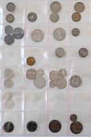 ~470db vegyes külföld fémpénz albumba rendezve, 15db ezüstérmével, közte Amerikai Egyesült Államok, ...