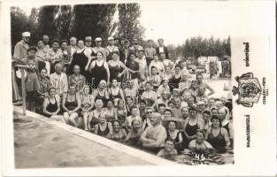 1941 Hajdúszoboszló, gyógyfürdő, fürdőzők csoportképe. Czeglédy Foto