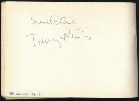 Aláírásgyűjtemény magyar színészek aláírásaival egy füzetben Összesen 56 db. Körmendi János, Tahi-Tó...