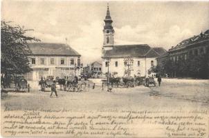 1904 Zombor, Sombor; Fő tér, templom, lovakocsik hordókkal, Kovacsovits Radivoj üzlete / main square, church, shop, horse carts with barrels (Rb)