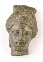 Júnó istennőt ábrázoló római kori bronz fej. 33 mm