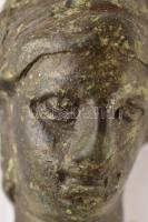 Júnó istennőt ábrázoló római kori bronz fej. 33 mm