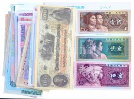 Gyűjtemény maradvány dobozban, benne 86db vegyes magyar és külföldi fémpénz, 46db vegyes külföldi ba...