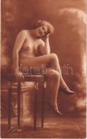 1917 Erotic nude lady. Léo 93. (non PC)