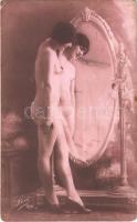 Erotic nude lady. Léo 104. (non PC) (pinhole)