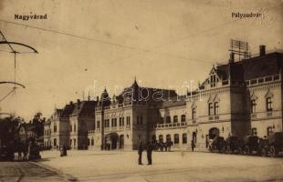 Nagyvárad, Oradea; pályaudvar, vasútállomás, lovashintók, villamos / railway station, tram, horse chariots (EK)