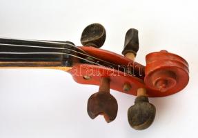 Hegedű, kopott, egy húr hiányzik, h: 46 cm