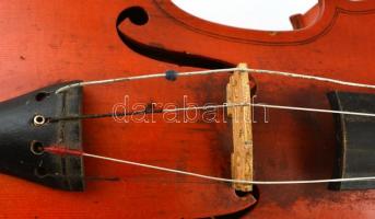 Hegedű, kopott, egy húr hiányzik, h: 46 cm
