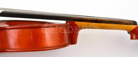 Hegedű, kopott, egy húr hiányzik, h: 46 cm