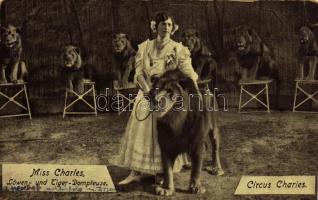 Circus Charles, Miss Charles Löwen- und Tiger-Dompteuse / Miss Charles animal trainer, lion and tige...