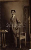 1911 Akasztó, férfi műtermi fotója. Modern Műterem photo (EM)
