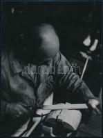 cca 1937 Korschelt Miklós (1900-1982): Lakatos, pecséttel jelzett vintage fotóművészeti alkotás, 22,...