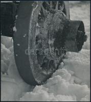 cca 1937 Korschelt Miklós (1900-1982): Lakatos, pecséttel jelzett vintage fotóművészeti alkotás, 22,...