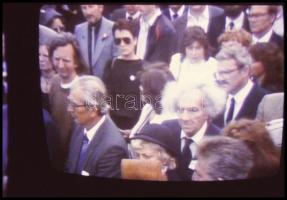 1989. június 16. Nagy Imre miniszterelnök újratemetése, a TV képernyőjéről készített 37 db diapozitív felvétel, 24x36 mm