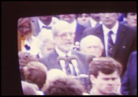 1989. június 16. Nagy Imre miniszterelnök újratemetése, a TV képernyőjéről készített 37 db diapozití...