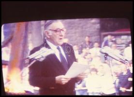 1989. június 16. Nagy Imre miniszterelnök újratemetése, a TV képernyőjéről készített 37 db diapozití...