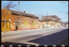 cca 1975 Kecskemét, városképek, utcák és házak, 55 db szabadon felhasználható, vintage színes diapoz...