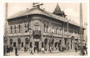 1942 Cegléd, Kereskedelmi Bank székháza, Práger cipő üzlete