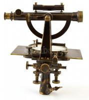 cca 1900 Gebrüder Fromme Teodolit. Réz, Egy vízszintező kivételével működőképes, jó állapotban. Jelz...