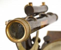 cca 1900 Gebrüder Fromme Teodolit. Réz, Egy vízszintező kivételével működőképes, jó állapotban. Jelz...