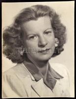 cca 1900 és 1945 között felvételek a Zolnay család életéről, utazásairól, emlékeiről, több száz vint...