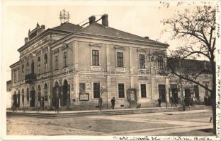 1931 Tótkomlós, Komló szálloda, Iritz János, Braun Samu üzlete, kerékpár. Özv. Kozár Józsefné és Társa kiadása