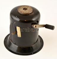 cca 1920 Tekerős, fém vázas asztali hegyező kopott reklám matricával 12 cm