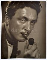 cca 1940 Gisser Gyula (1901-1986) debreceni fotóművész hagyatékából, feliratozott, vintage fotóművészeti alkotás (Pipás portré), 34x27 cm