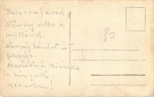 1920 Balatonfüred, Nánay villa a szőlővel, Nánay Sándor feleségével és lányukkal. photo