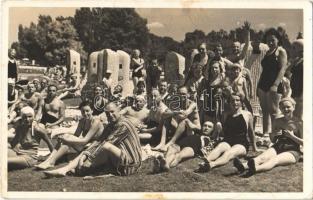 1936 Siófok, Balaton-part, fürdőzők csoportképe. Nagy photo (fl)