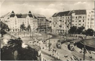 Budapest XI. Móricz Zsigmond körtér, villamosok, autóbuszok. Képzőművészeti Alap Kiadóvállalat (EK)