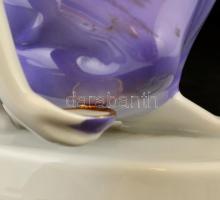 Hollóházi vizet merítő nő, kézzel festett, jelzett, térdénél máz hiba, m: 18,5 cm