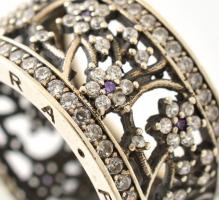 Ezüst(Ag) virágmintás, apró kövekkel díszített gyűrű, Pandora jelzéssel, méret: 50, bruttó: 5,7 g