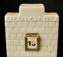 Zsolnay porcelán Ulrich B. J. reklámos (cca 1900) asztali naptár és írószer tartó két részből. Jelze...