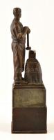 1918 Láng gépgyár munkás, kovács figura. Bronz szobor a gyár 50. éves fennállása alkalmából. A talap...