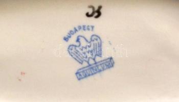 Aquincumi porcelán sétáló lány, kézzel festett, jelzett, kis kopásnyomokkal, m: 14 cm