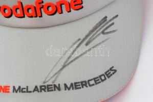 2008 Heikki Kovalainen autóversenyző aláírása McLaren Mercedes sapkán