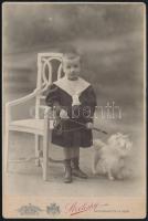 cca 1890 Gyermek, kis ostorral, műkutyával. Strelisky fotó 11x16 cm