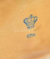 Lippelsdorf mandolinon játszó ifjú, kézzel festett, jelzett, apró kopásnyomokkal, m:29 cm